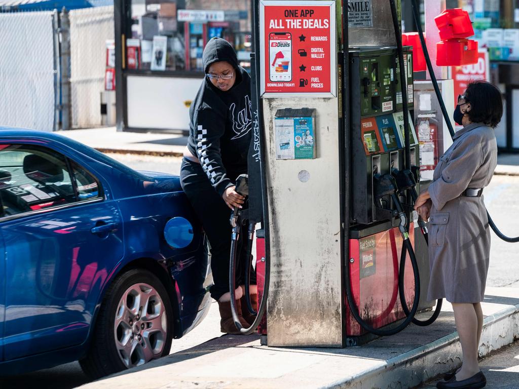 Motorists fill their cars at one of the few remaining gas stations that still has fuel in Arlington, Virgina. (Photo by Andrew CABALLERO-REYNOLDS / AFP)