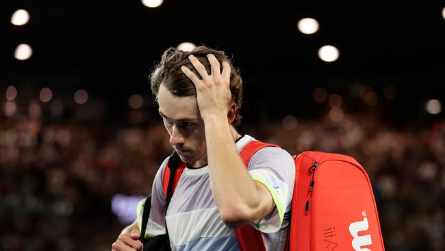 Alex de Minaur leaves the court after his straight sets loss.