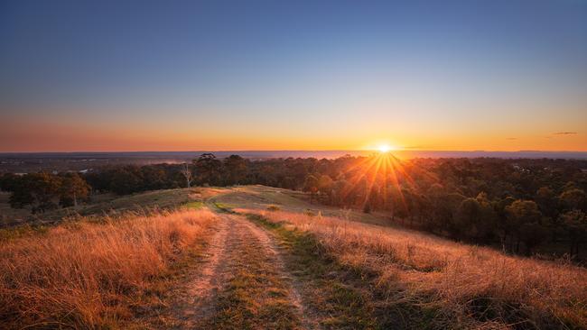 Plans for an iconic new walk in Western Sydney Parklands with views from the Blue Mountains to the CBD and showcasing some of NSW’s most beautiful bush and natural beauty is set to open next year. The 12-kilometre walk will start adjacent to Middleton Grange in the Liverpool area of the Western Sydney Parklands and wind north to Cecil Hills.