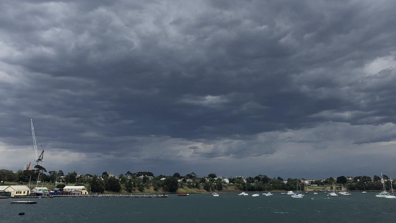 Geelong weather showers and storms predicted, temperature staying mild