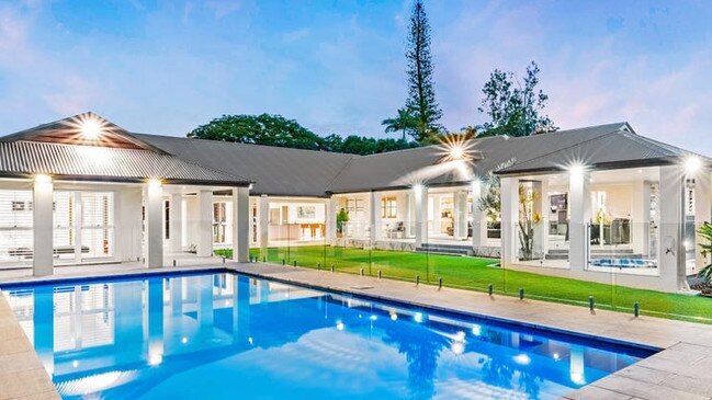 107 Bleasby Rd, Eight Mile Plains goes to auction at 3pm