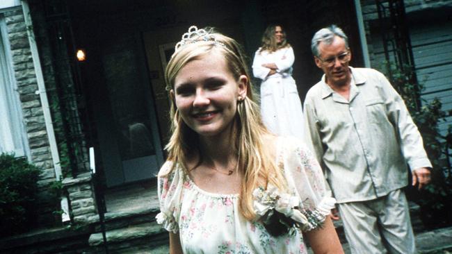 Kirsten Dunst with Kathleen Turner and James Woods in The Virgin Suicides.