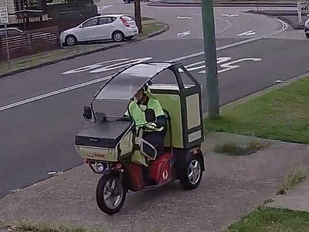 The postie then makes a speedy getaway, the entire attempted delivery taking one minute and 30 seconds. Picture: Facebook