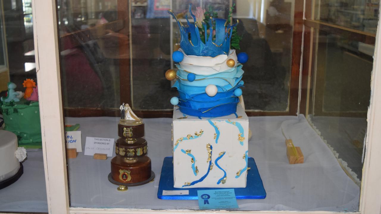 Carolyn Roberts, a member of the Rockhampton Branch of Cake Decorators, produced this winning Open Wedding Cake Competition cake.