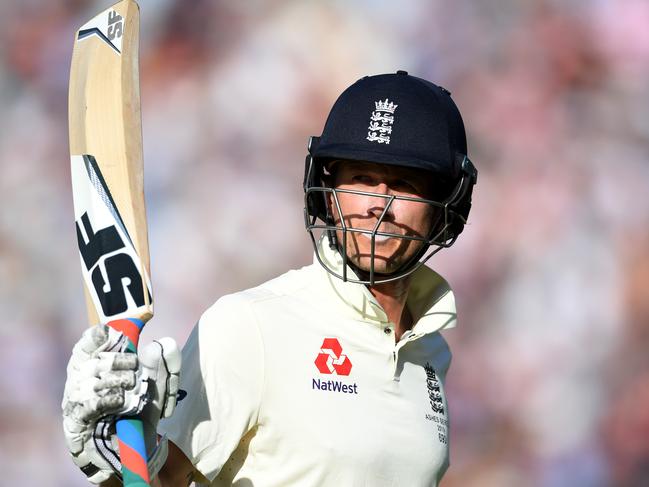 LONDON, ENGLAND - SEPTEMBER 14: Joe Denly of England leaves the field after being dismissed for 94 runs by Peter Siddle of Australia during day three of the 5th Specsavers Ashes Test between England and Australia at The Kia Oval on September 14, 2019 in London, England. (Photo by Gareth Copley/Getty Images)