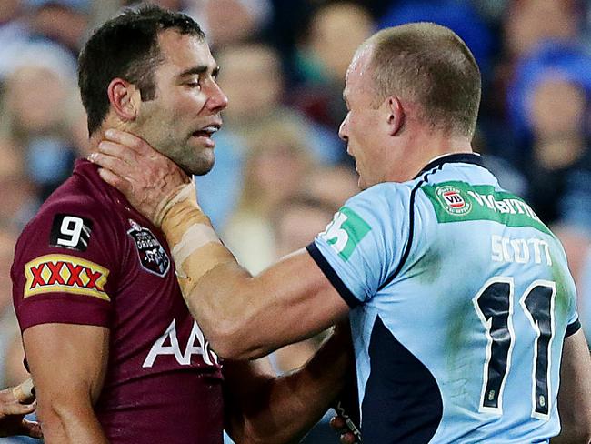 Beau Scott chokes Cameron Smith in a brutal State of Origin game two.