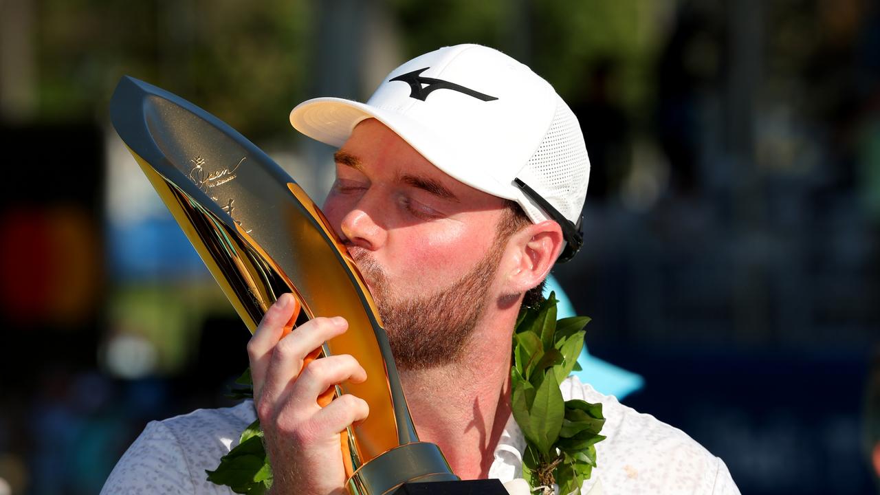 Murray poses with the championship trophy after winning the Sony Open in Hawaii on January 14. (Photo by Kevin C. Cox/Getty Images)