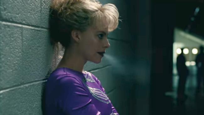 Margot Robbie as Tonya Harding takes time out for a fag ... all Olympic athletes do (cough!) in <i>I, Tonya</i>