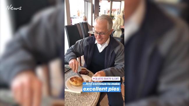 PM eats pie with knife and fork