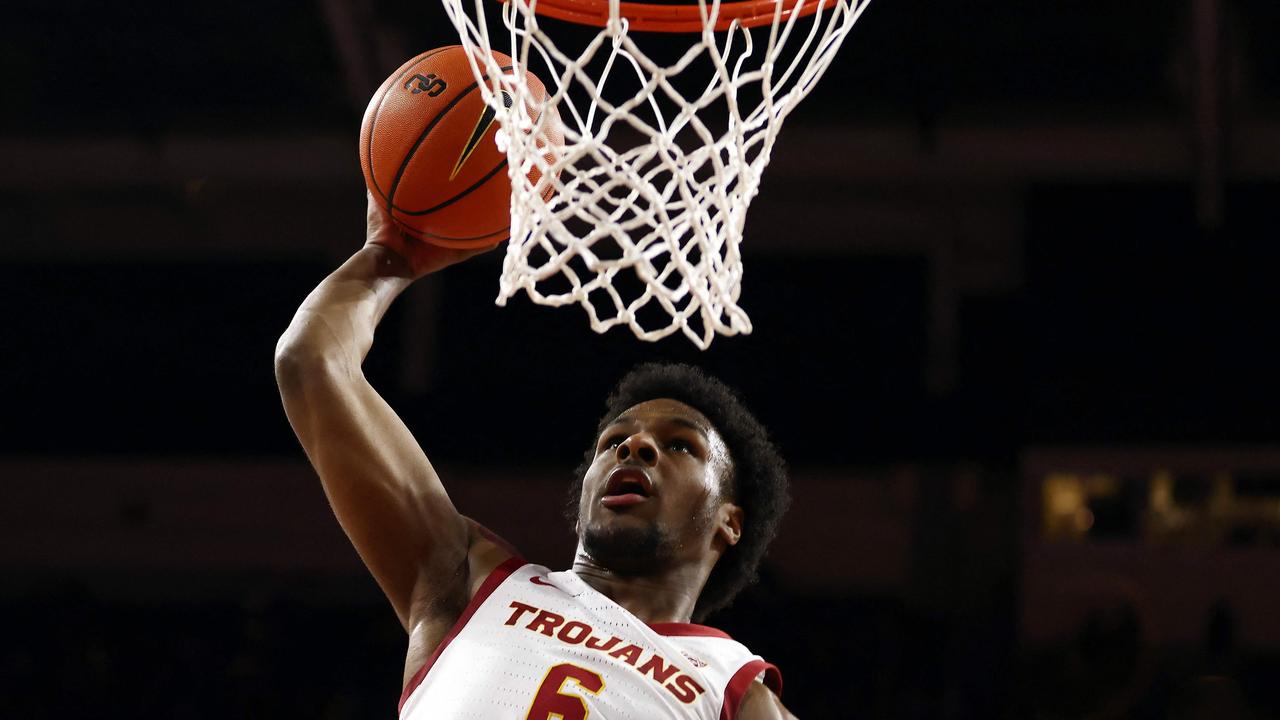 LOS ANGELES, CALIFORNIA - DECEMBER 10: Bronny James #6 of the USC Trojans dunks the ball during warm ups prior to the SEC Championship game against the Long Beach State 49ers at Galen Center on December 10, 2023 in Los Angeles, California. Katelyn Mulcahy/Getty Images/AFP (Photo by Katelyn Mulcahy / GETTY IMAGES NORTH AMERICA / Getty Images via AFP)