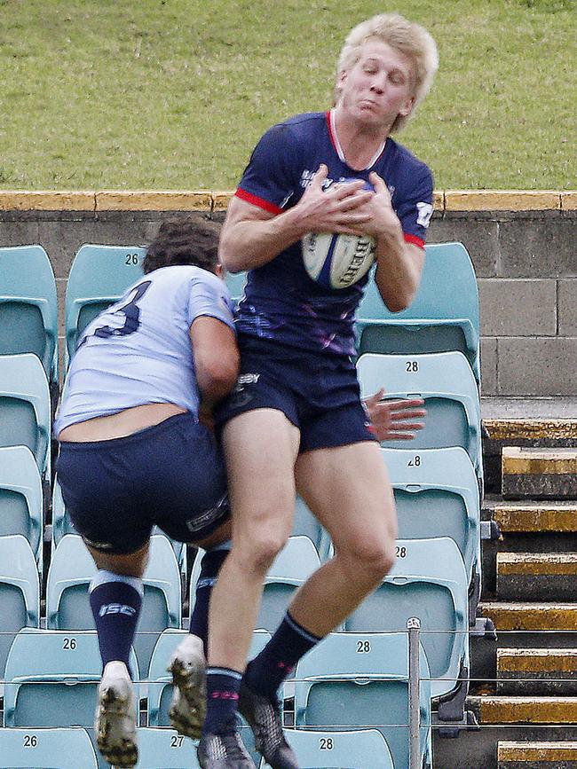 Waratahs' Orly Hatten-Ward and Melbourne Rebels' Pierre Davis go up for the ball in the U19s.