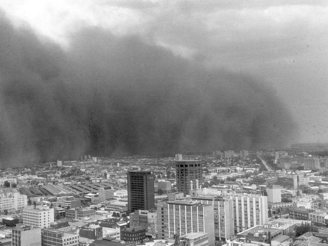 Melbourne was enveloped by a massive dust storm in 1983 that one witness said: “turned day into night”.