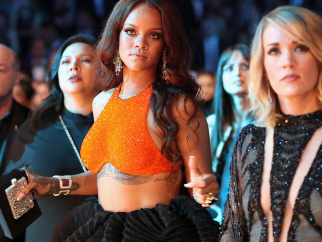 LOS ANGELES, CA - FEBRUARY 12: Singers Rihanna and Carrie Underwood during The 59th GRAMMY Awards at STAPLES Center on February 12, 2017 in Los Angeles, California. (Photo by Christopher Polk/Getty Images for NARAS)