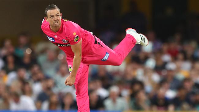 BRISBANE, AUSTRALIA - JANUARY 02: Steve O'Keefe of the Sixers bowls during the Big Bash League match between the Brisbane Heat and the Sydney Sixers at The Gabba, on January 02, 2021, in Brisbane, Australia. (Photo by Chris Hyde/Getty Images)