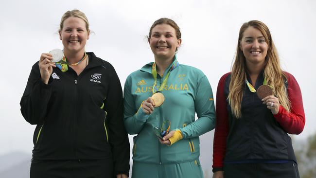 Catherine Skinner flanked by New Zealand's silver medallist Natalie Rooney and bronze winner Corey Cogdell of the United States. Picture: AP Photo