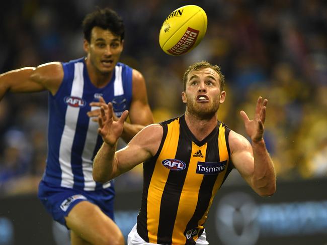 Tom Mitchell of the Hawks becomes Brownlow favourite if Fyfe’s appeals fails