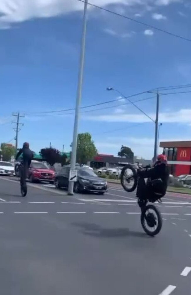 Before continuing through the Blackshaws Rd intersection. Picture: Instagram/melbourne_hittas