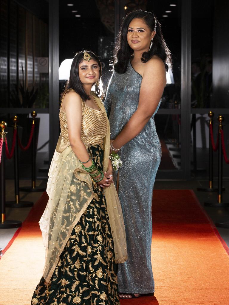 Avanti Shankar and Havannah Setma. Mabel Park State High School Senior Formal. Wednesday, November 18, 2020 - Picture: Renae Droop