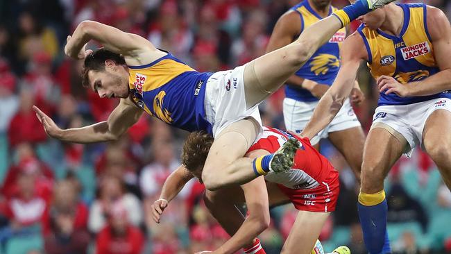 The Eagle has (not) landed ... Luke Shuey gave away a free after crashing over Swan Jordan Dawson. Picture. Phil Hillyard