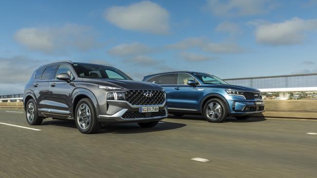 Hyundai Santa Fe Highlander Hybrid v Kia Sorento GT-Line Hybrid AWD. Photo by Mark Bean