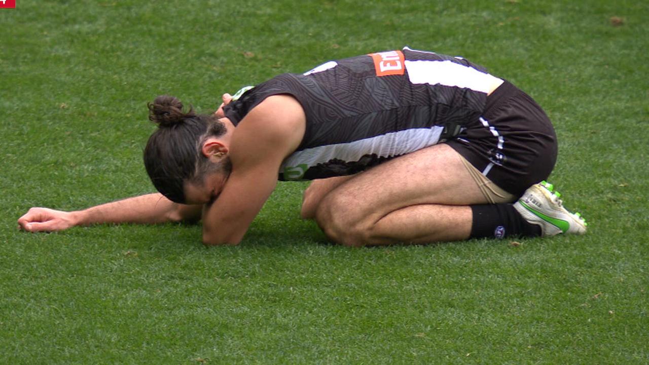 Brodie Grundy suffered a shoulder injury.