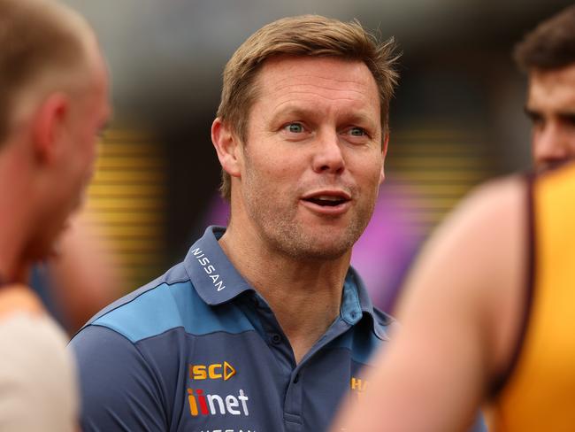 MELBOURNE, AUSTRALIA - AUGUST 26: Hawthorn Hawks Head Coach Sam Mitchell talks to his players during the round 24 AFL match between Hawthorn Hawks and Fremantle Dockers at Melbourne Cricket Ground on August 26, 2023 in Melbourne, Australia. (Photo by Graham Denholm/AFL Photos via Getty Images)