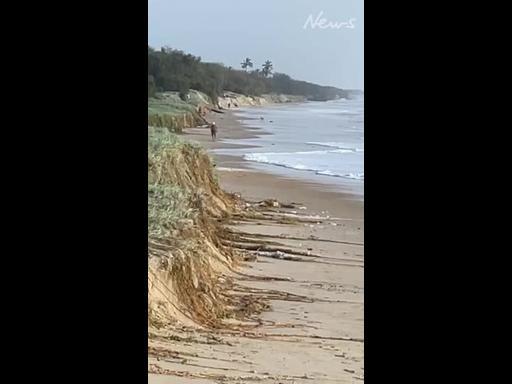 Gold Coast Police warn cyclone beachgoers 