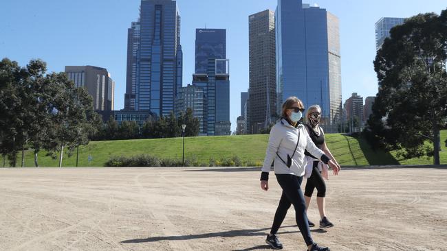 Melburnians exercise in Birrarung Marr park during stage 4 COVID-19 lockdown in Melbourne: NCA NewsWire/ David Crosling