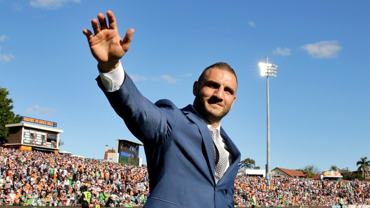 Robbie Farah farewells fans at Leichhardt Oval in 2016. Picture: Gregg Porteous