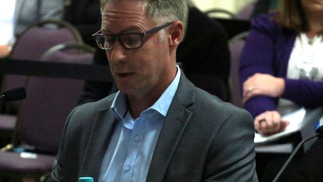 Western NSW Local Health District chief executive Scott McLachlan gives evidence at a rural health inquiry in Dubbo on May 19. Picture: Ryan Young