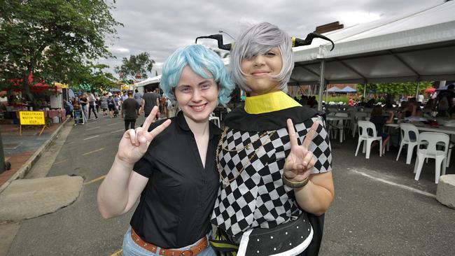 L-R Eleanor Kirkwood and Julia Walker at CapriCon.