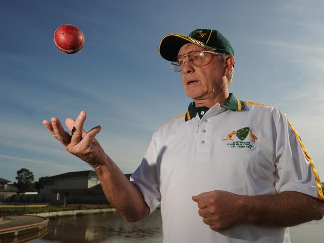 Ron Kasputtis has played cricket for Australia in over 60s and Over 70s.