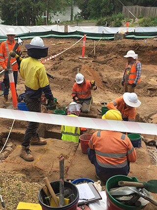 The Roads and Maritime Services say the brick barrel drain discovered during excavation work will stay in place in Thompson Square, Windsor.