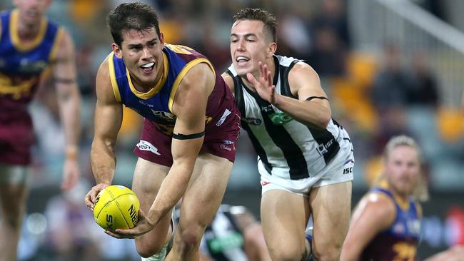 Callum Brown of the Magpies and Brandon Starcevich of the Lions compete during the round 15 AFL match between the Brisbane Lions and the Collingwood Magpies at The Gabba on September 04, 2020 in Brisbane, Australia. (Photo by Jono Searle/AFL Photos/via Getty Images)