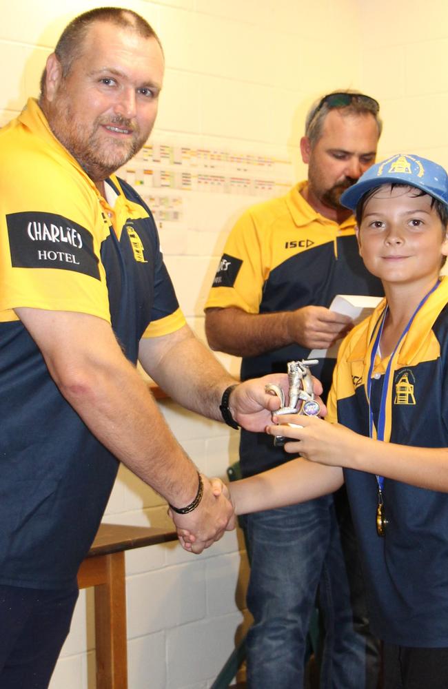 Wayde Goatham congratulates Under 12 Batting Aggregate winner Jai Durie. Picture: Supplied