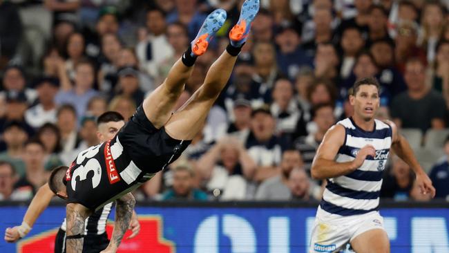 Jeremy Howe crashes to earth. Picture: Michael Willson/AFL Photos via Getty Images