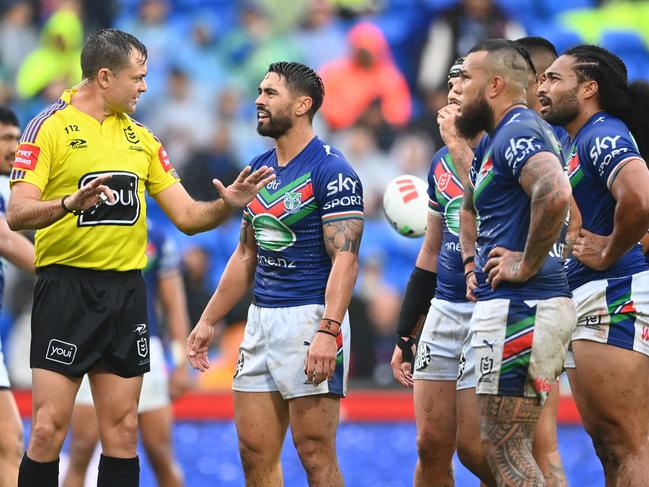 AUCKLAND, NEW ZEALAND - APRIL 30: Shaun Johnson of the Warriors compains to referee Chris Butler during the round nine NRL match between New Zealand Warriors and Sydney Roosters at Mt Smart Stadium on April 30, 2023 in Auckland, New Zealand. (Photo by Hannah Peters/Getty Images)