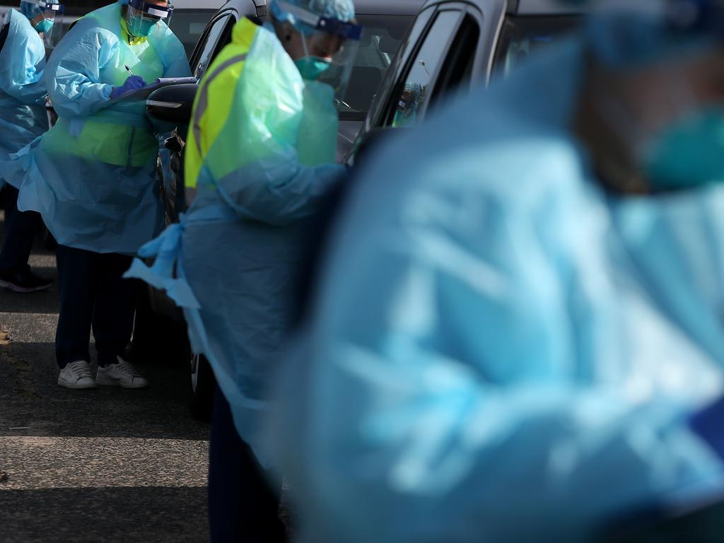 Large crowds wait to be tested at a clinic in Bondi. Picture: Lisa Maree Williams/Getty Images.