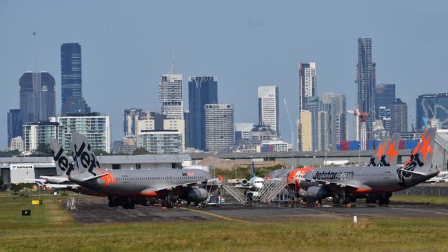 Jetstar will offer 10,000 seats for just $19, while Qantas will also launch heavily discounted fares and triple credit frequent flyer points. (AAP Image/Darren England)