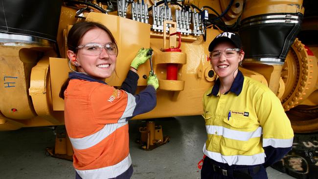 Hastings Deering apprentices Heidi Daniels and Liberty Cullen.