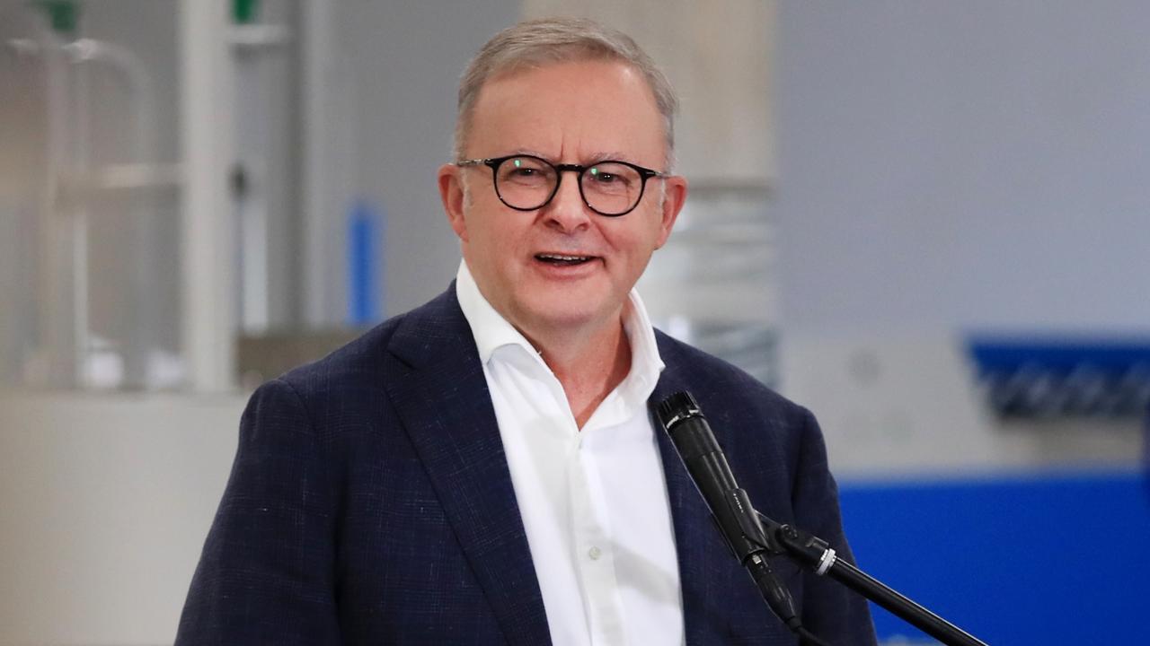 BANGALOW, AUSTRALIA - NCA NewsWire Photos - APRIL 10th, 2024: , The Prime Minister, Mr Anthony Albanese MP, is in Bangalow, NSW today with the Member for Richmond, Justine Elliot. to  attend the opening of Beacon Laundry.
Picture: NCA NewsWire / Scott Powick