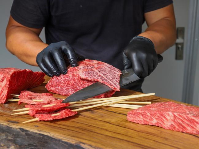 Ray Hou slicing the Wagyu.