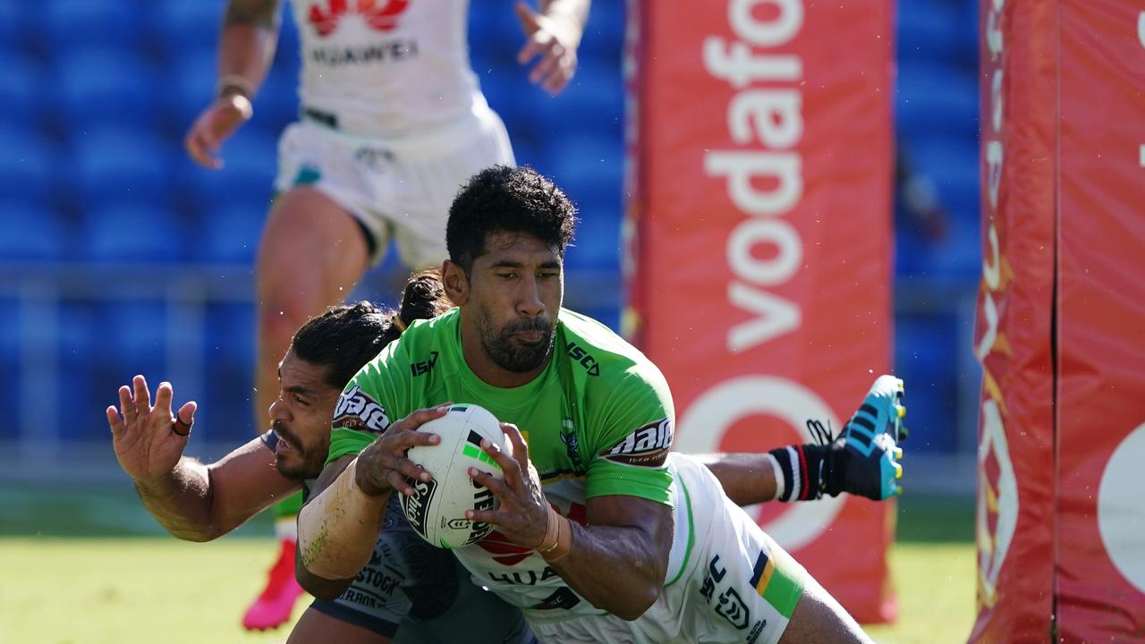 Sia Soliola scoring a try earlier in the season.