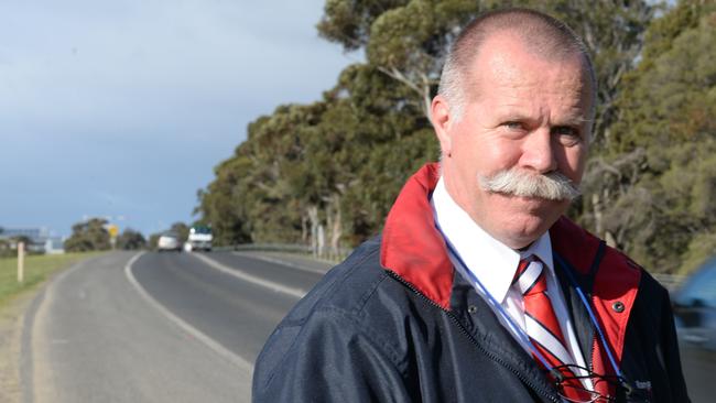 Hume councillor Jack Medcraft has called for those who live near, drive past or work at Bulla Tip and Quarry to visit a doctor amid claims of asbestos at the site.