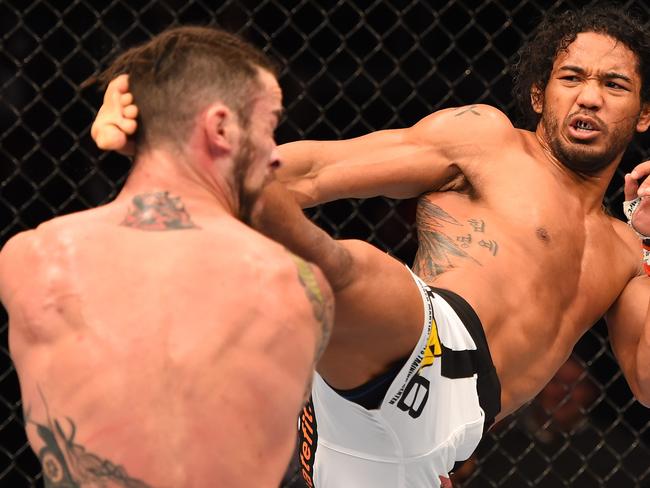 Former lightweight champ Benson Henderson using his stand-up skills against Brandon Thatch.