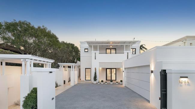 109A Anthony Street, Ascot has undergone an extensive renovation with pristine finishes throughout.