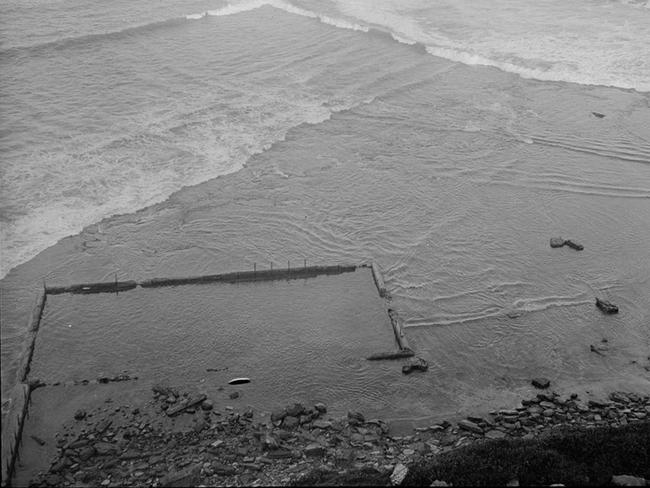 The second rock pool at Newport in the late 1930s. Photo by Max Dupain, State Library of NSW