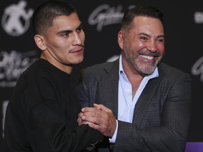 Ortiz Jr and Oscar de la Hoya. Picture: Cris Esqueda/Golden Boy/Getty Images