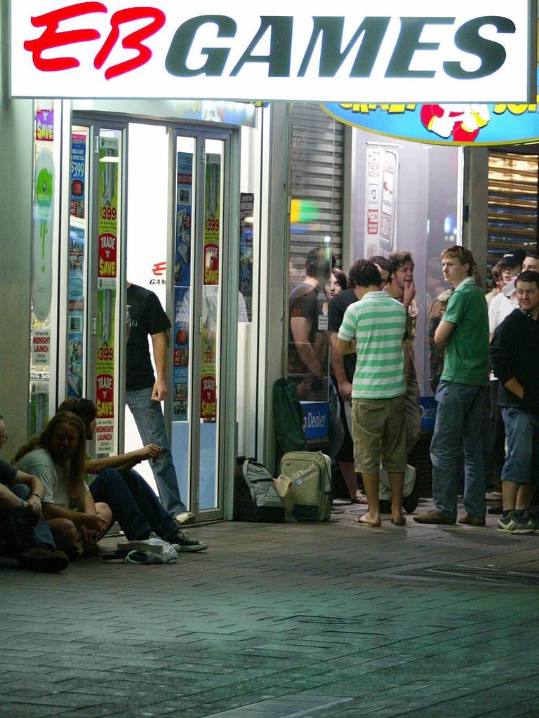 Gamers gathered outside an Adelaide EB Games for the midnight launch of the Xbox 360.