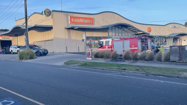 Major Collision Unit Detectives continued their investigation into Wednesday afternoon and reopened Reilly St after 7pm. Picture: Jack Colantuono